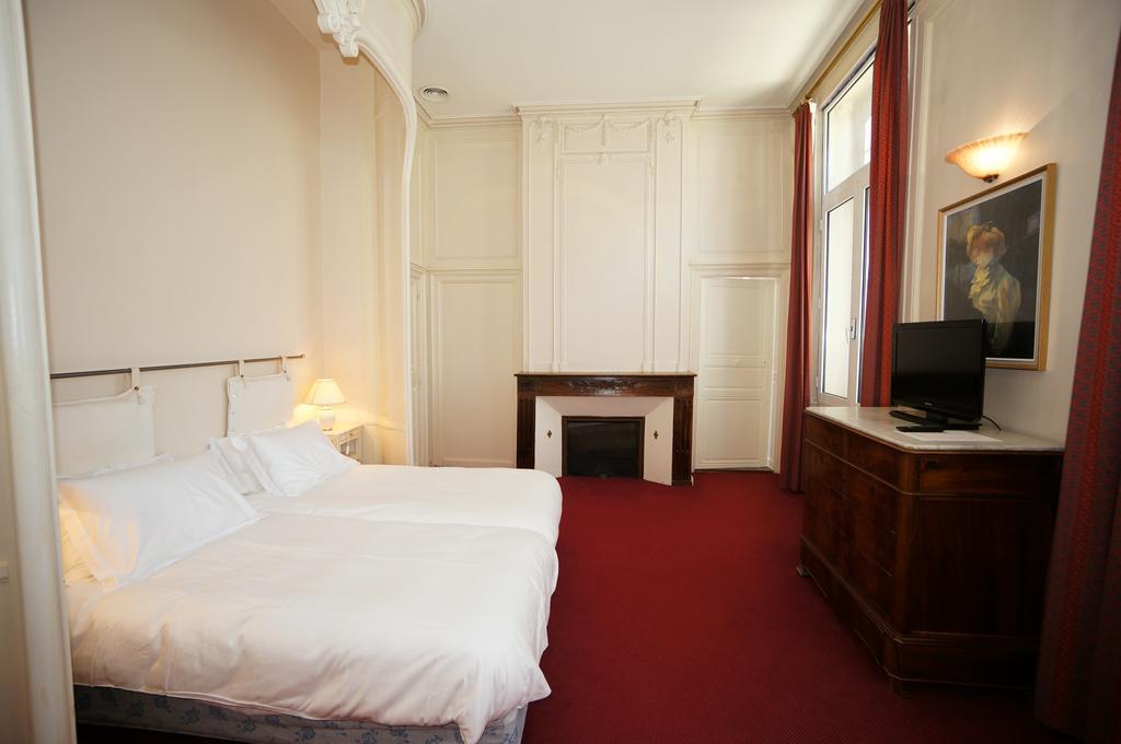 Hotel Les Trois Lys Condom Pokoj fotografie